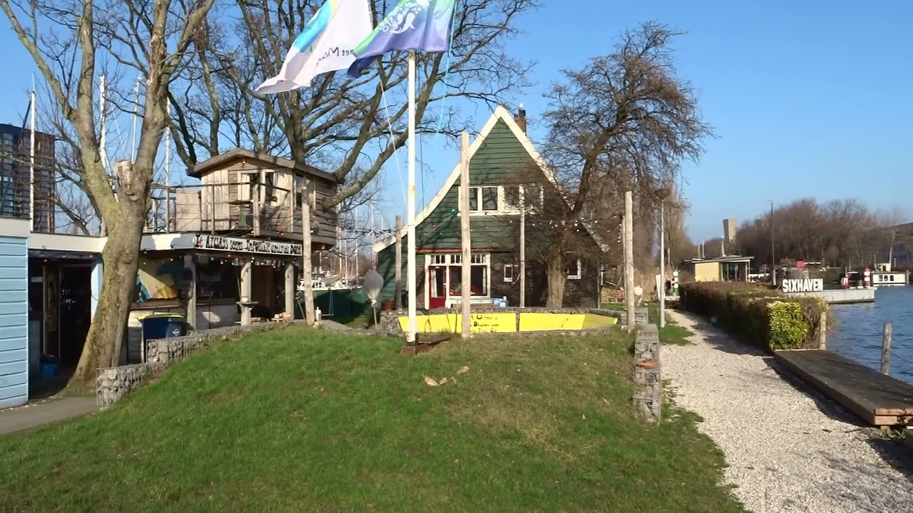 Uitzicht vanaf Herberg Het Mandelahuisje / Sixhaven over 't IJ in Amsterdam