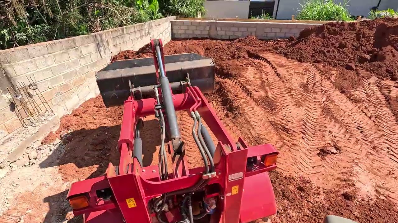 MINI PÁ CARREGADEIRA YANMAR V3S 