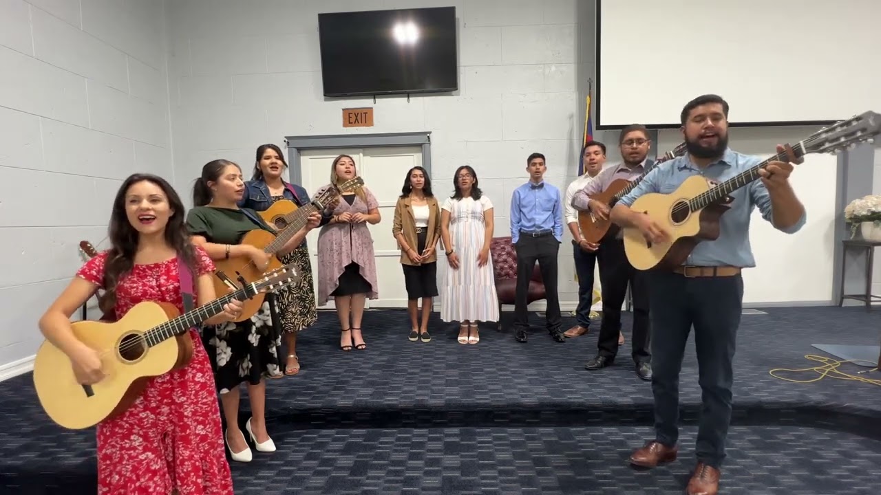 Rondalla La Gran Comisión cantando Para Siempre Es Su Misericordia