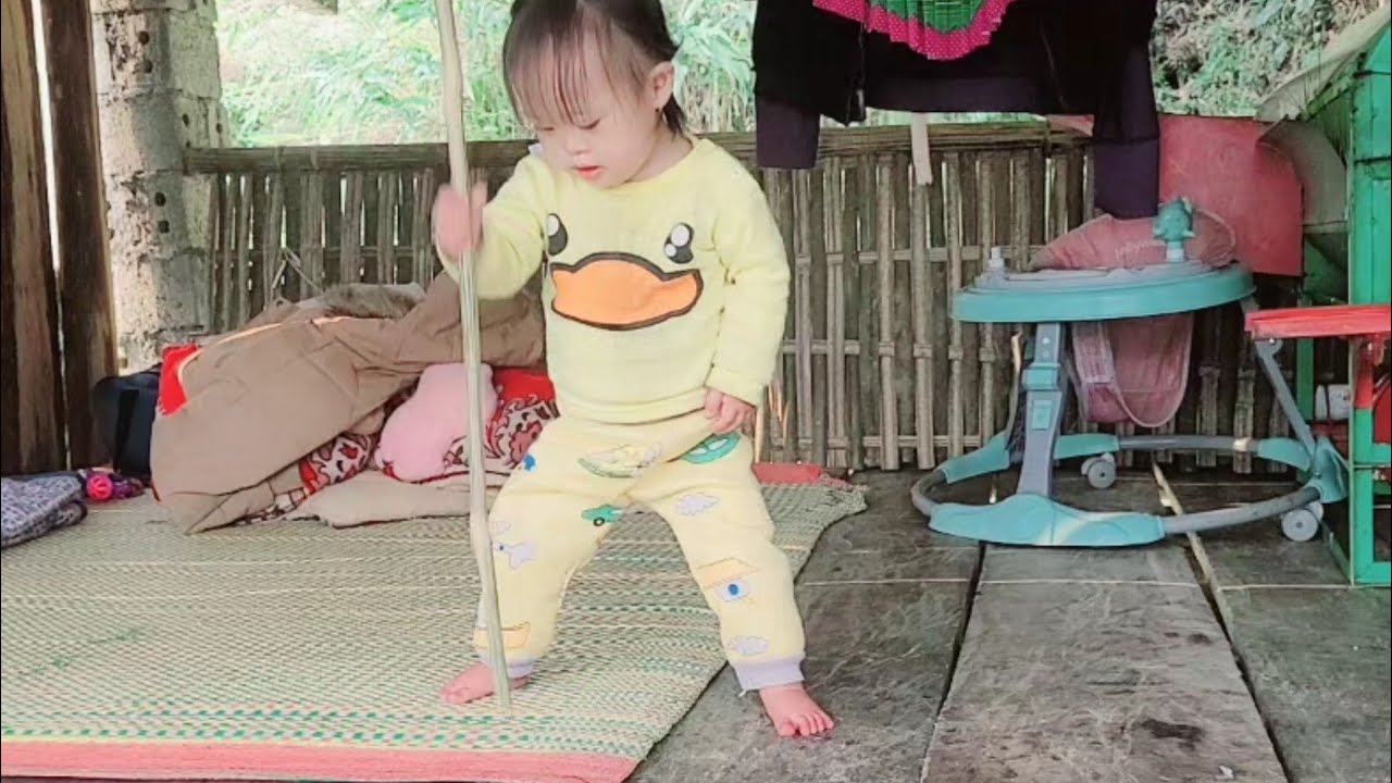 The daily struggles of a single mother and her child.