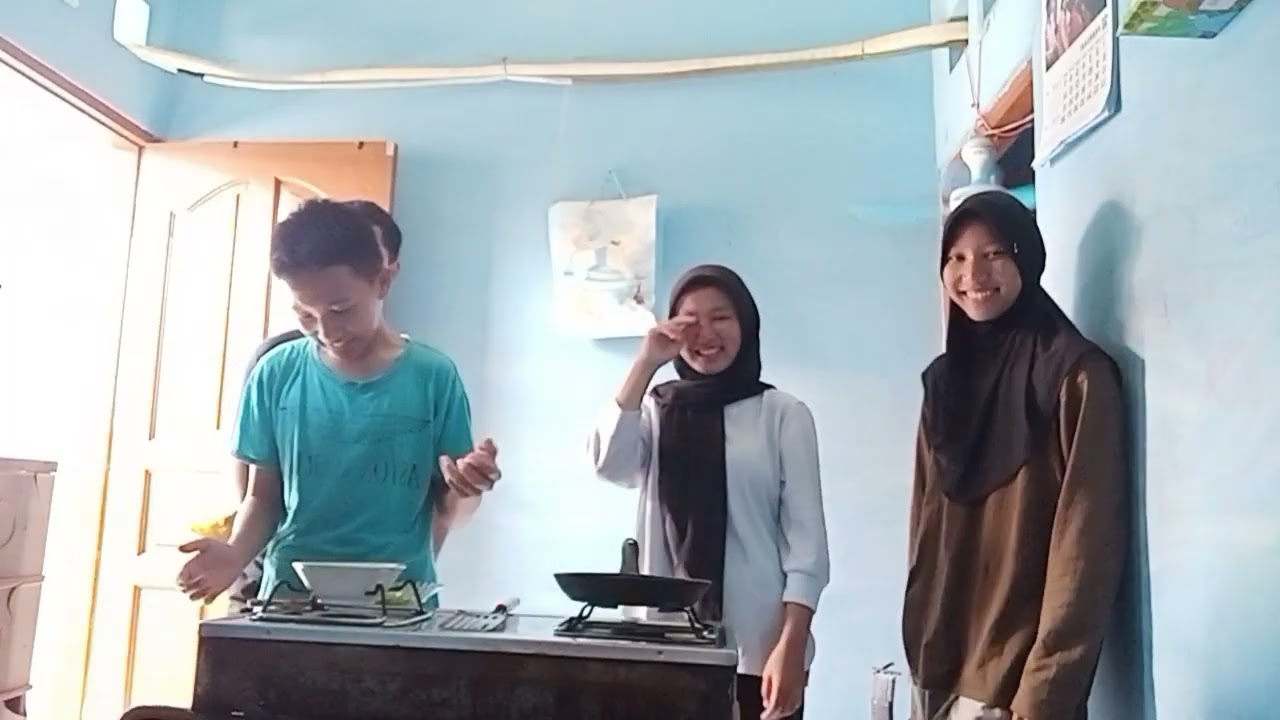 HOW TO MAKE MARTABAK LUMPIA : 1.Deinera Inayah 2.Jose Marcello 3.Radithya Javas 4. Siti Azka 
