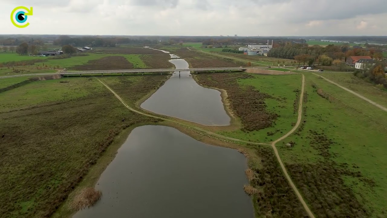 Dronebeelden tonen kleurrijke herfst boven Ooijen en Broekhuizenvorst