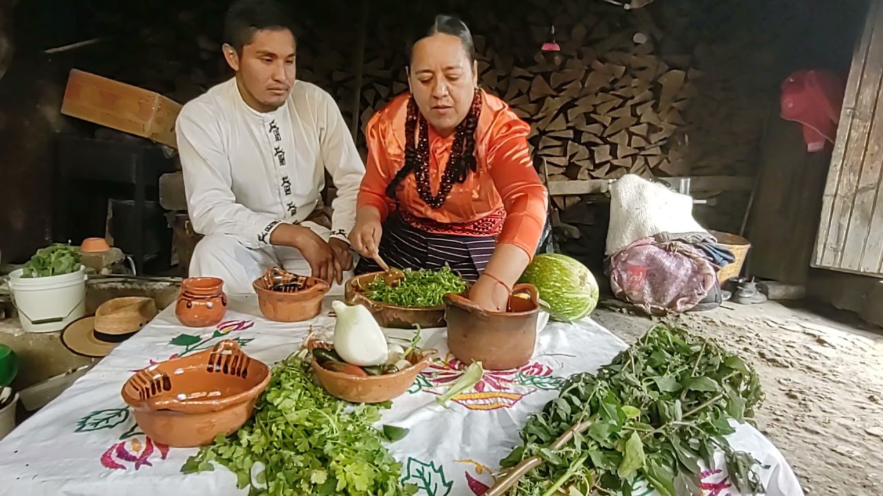 La maestra Cocinera tradicional Mazahua nos cocinara los platillos ancestrales de su pueblo