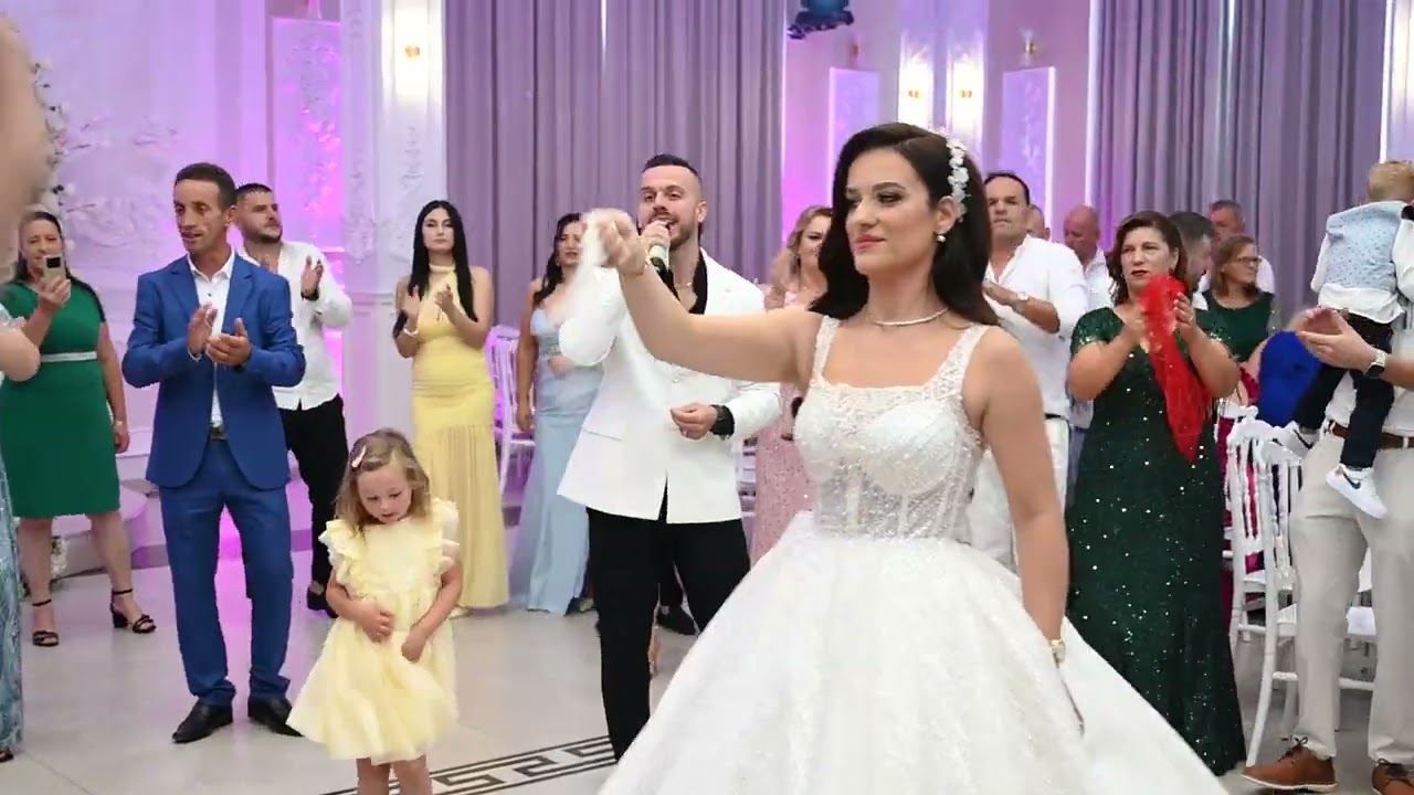 Dasma e Eldës - Hapja e dasmës 'Familja Beqo' nga Mariola Dhe Jurgen Kacani  Super Atmosfer