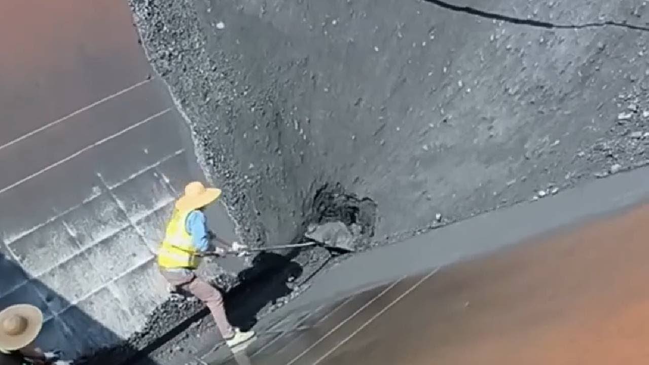 Immersed Unloading Of Phosphate Rock   Decompression Video #bouldering #automobile #decompression