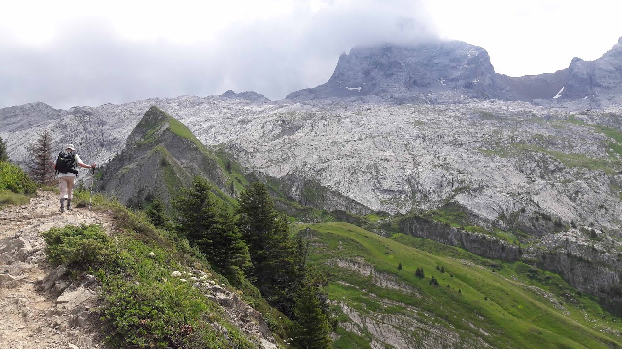 Refuge de la Pointe Percée  ( 2164 m Massif des Aravis)