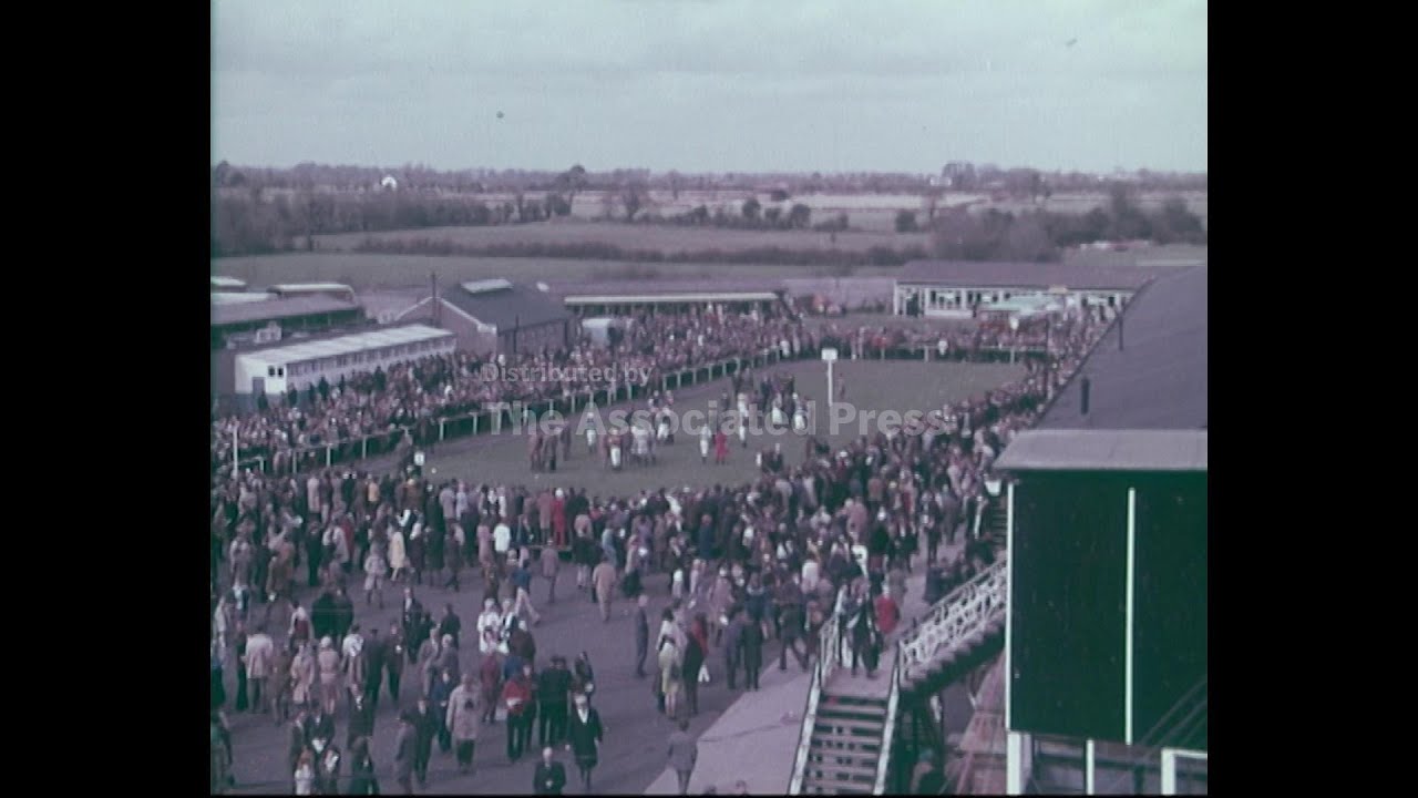 IRISH GRAND NATIONAL - IN COLOUR