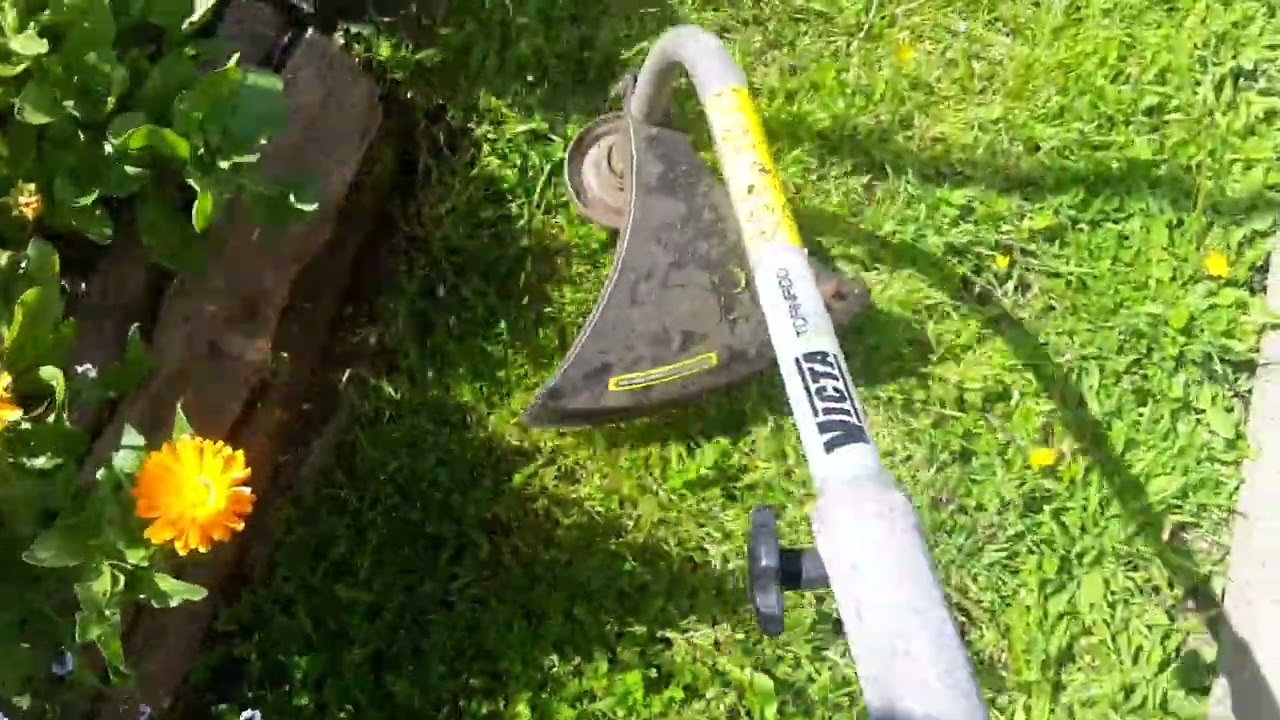 victa tornado whipper snipper 2 stroke ( 2 of 2)