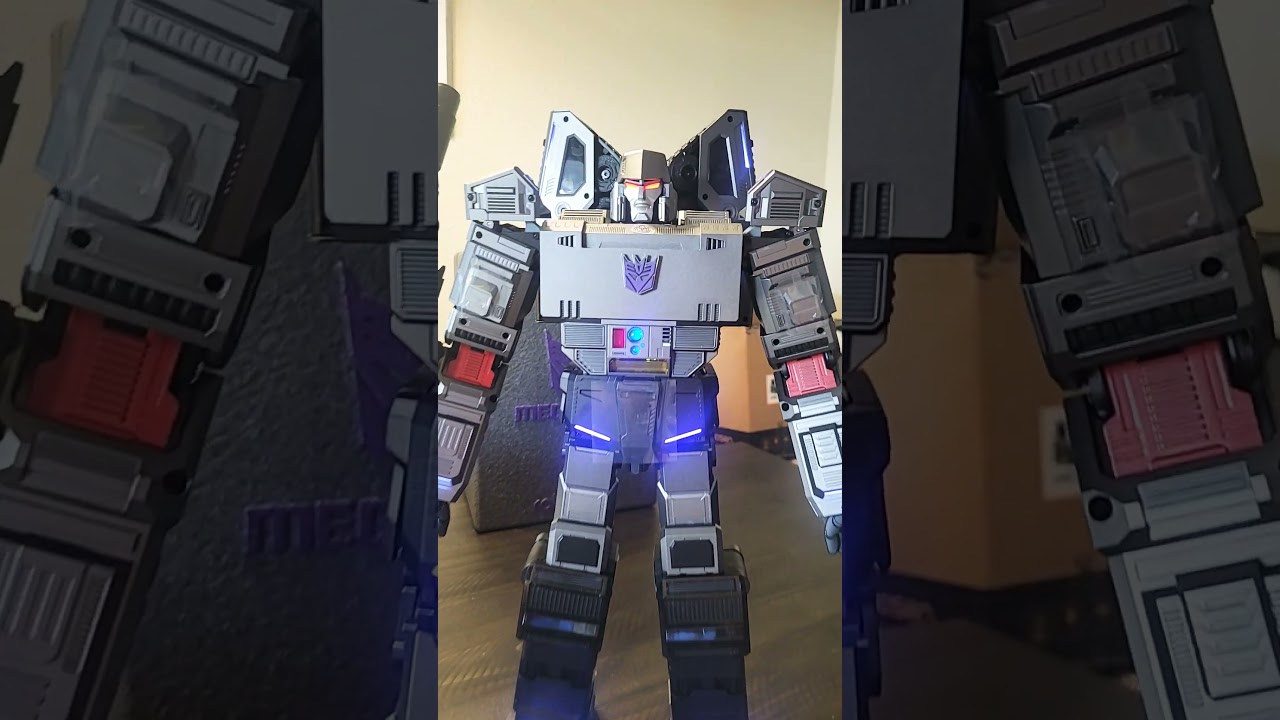 Robosen  Decepticon Leader Megatron!