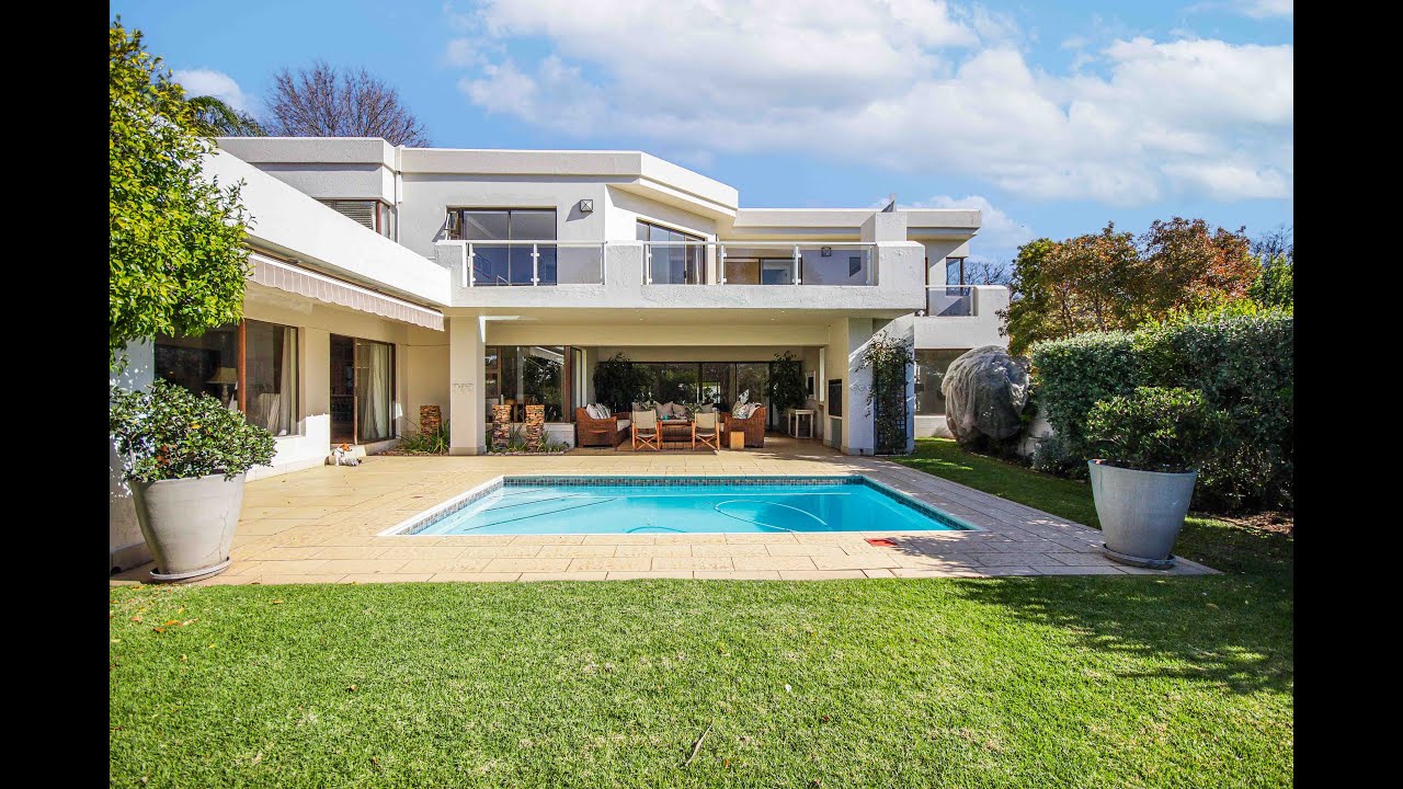 687 Greenside Court, Dainfern Golf Estate