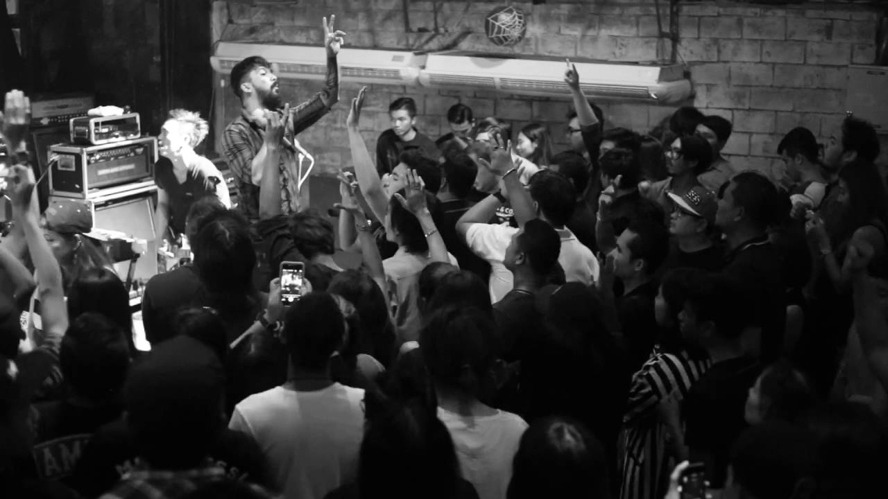 อาบน้ำร้อน - Big Ass live at Parking Toys 2015