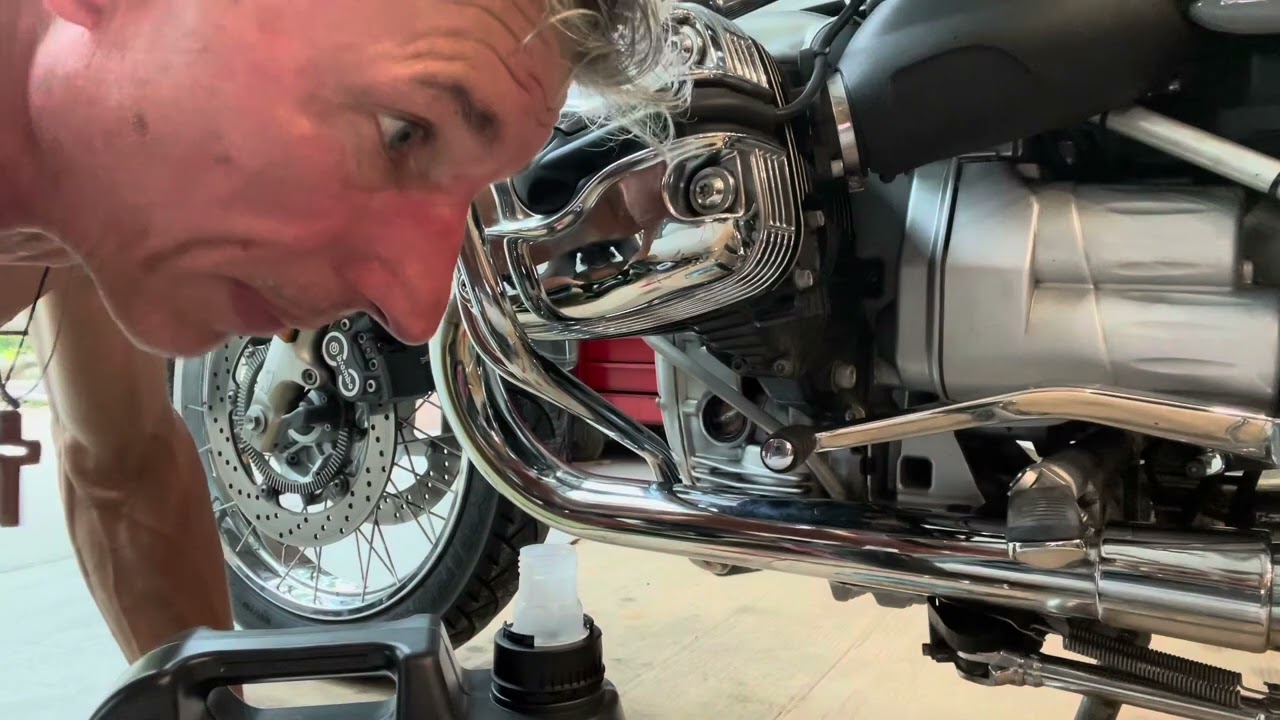 BMW R1200C engine oil change