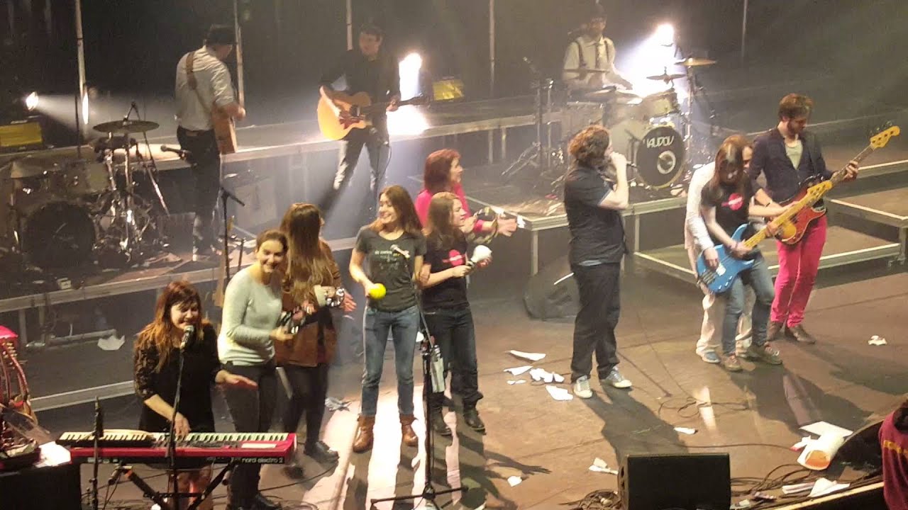 Les Cowboys Fringants - Tant qu'on aura de l'amour (live)