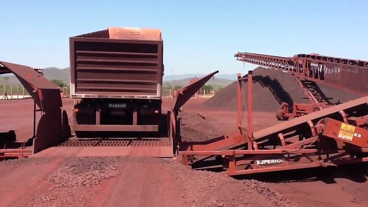 Superior RazerTail® Truck Unloader to TeleStacker Conveyor