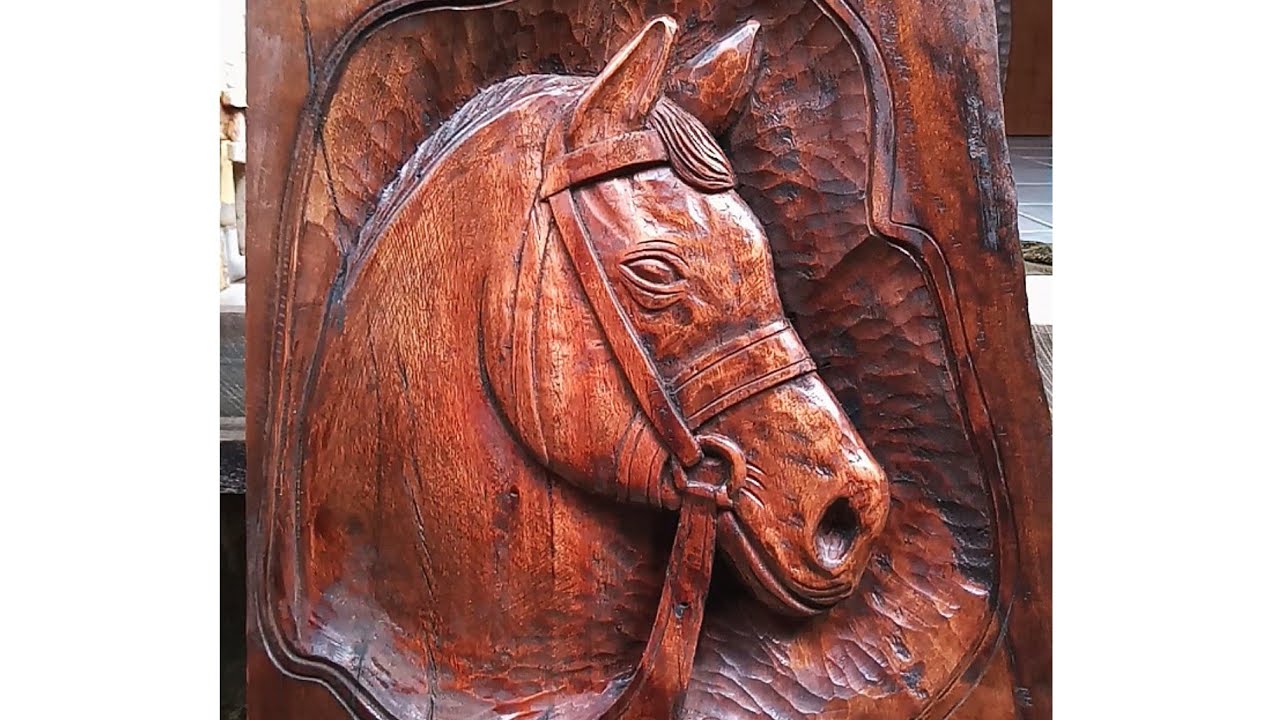 Nilsão Artesão - Escultura entalhada de um Cavalo