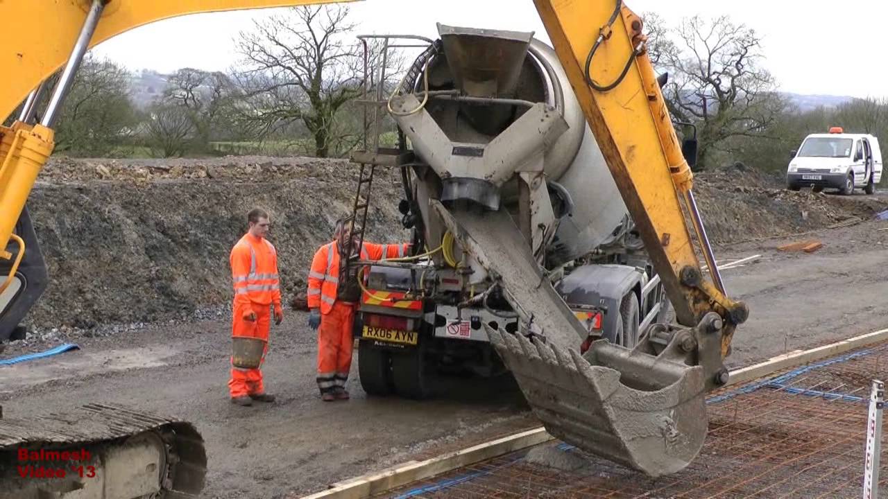 Building a Cow Shed (22) - Pouring the Ready-Mix.`