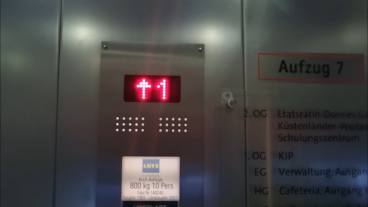 Kleine Fahrstuhl Lutz im Kinderkrankenhaus Altona Hamburg