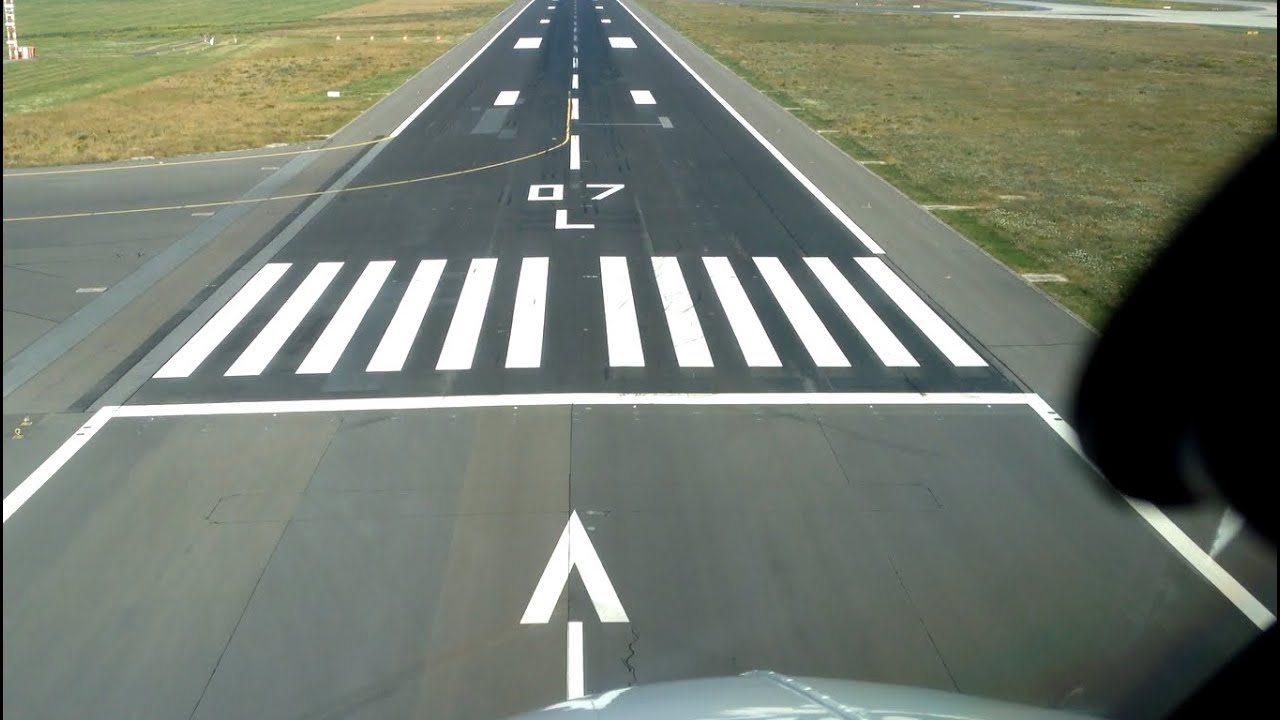 Boeing 737 landing cockpit view Berlin