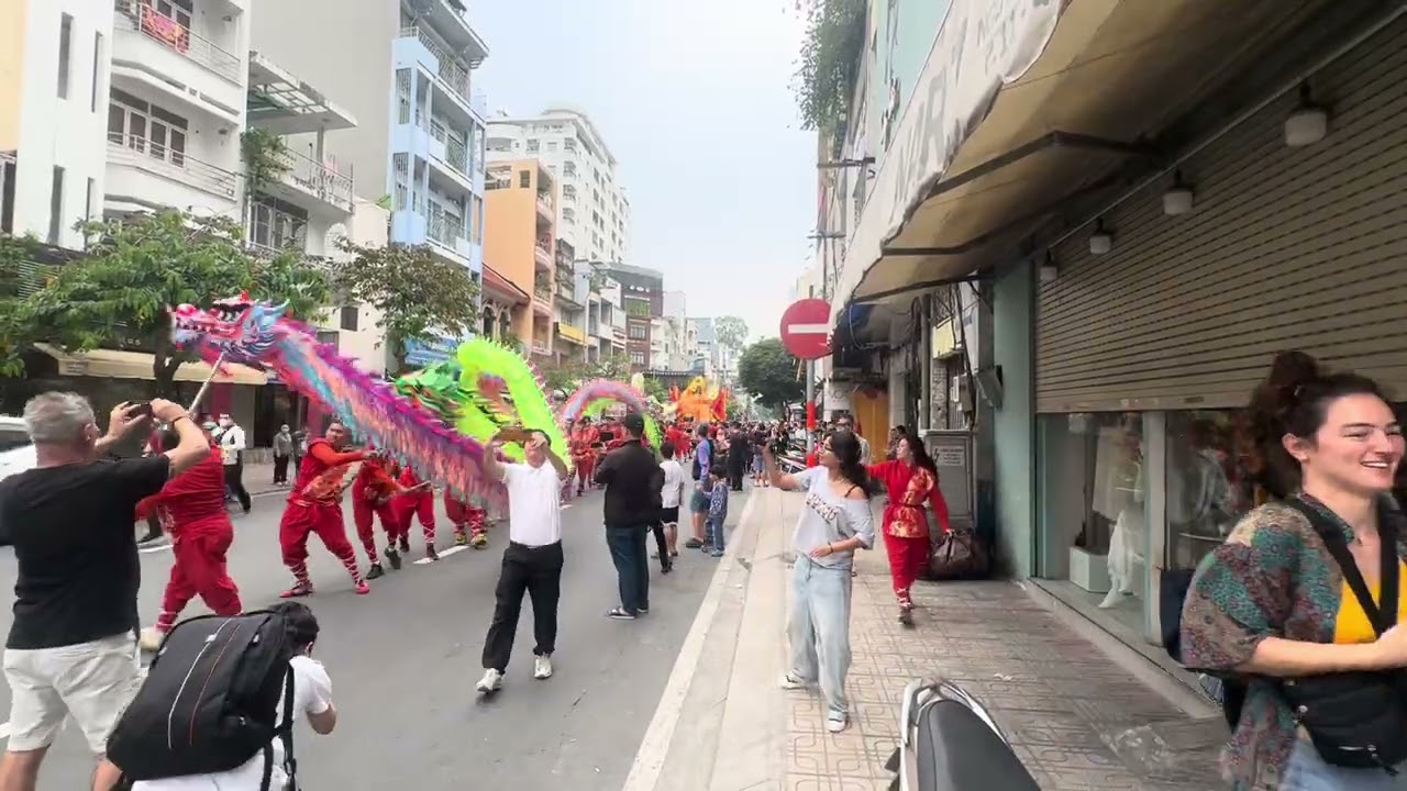 Nhơn Nghĩa Đường khai quang 2026 - Diễu hành trên đường phố Nguyễn Trãi