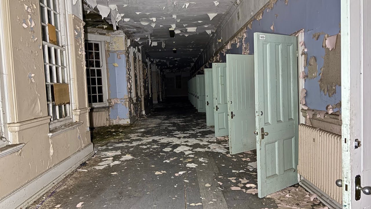 В городской психиатрической лечебнице нас преследовала охрана.