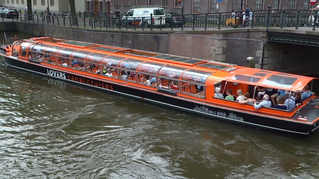 Kerende rondvaartboot langer dan 20 meter Prinsengracht Amsterdam