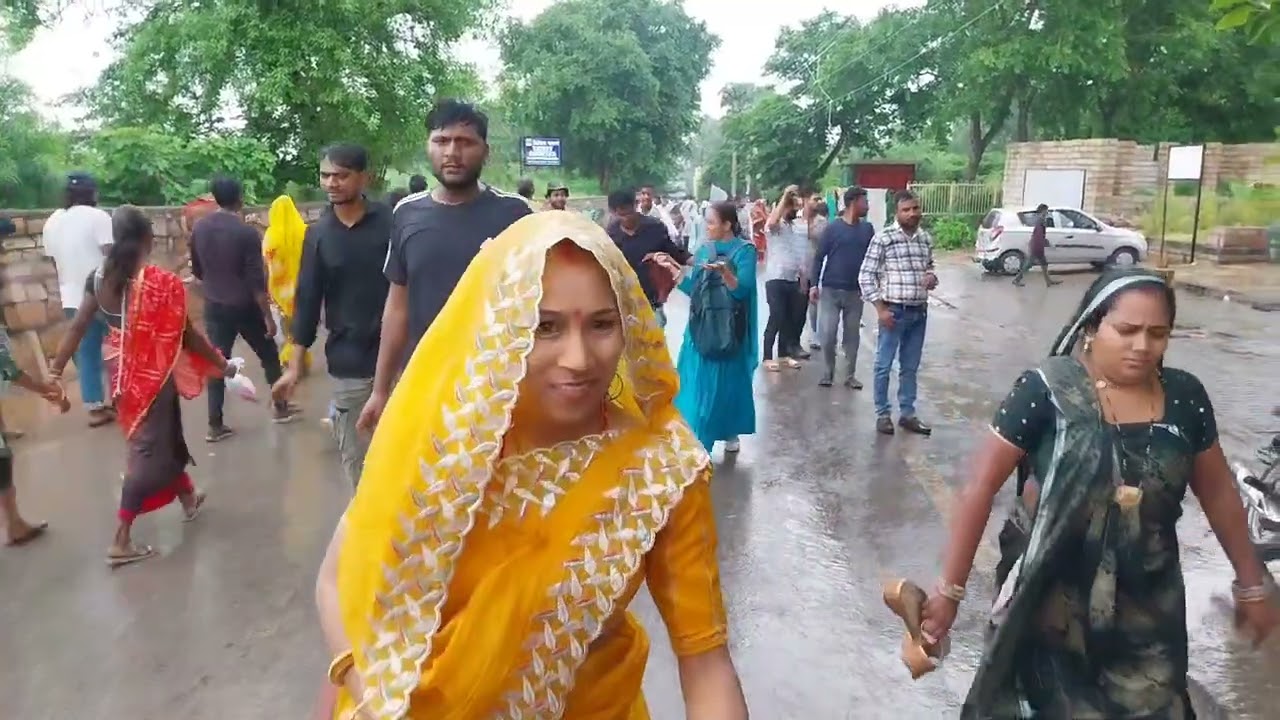 दुर्ग पर दिखी मोनालिसा, बारिश भी नहीं रोक सकी लोगों के उत्साह को, मालपुए का लिया आनंद