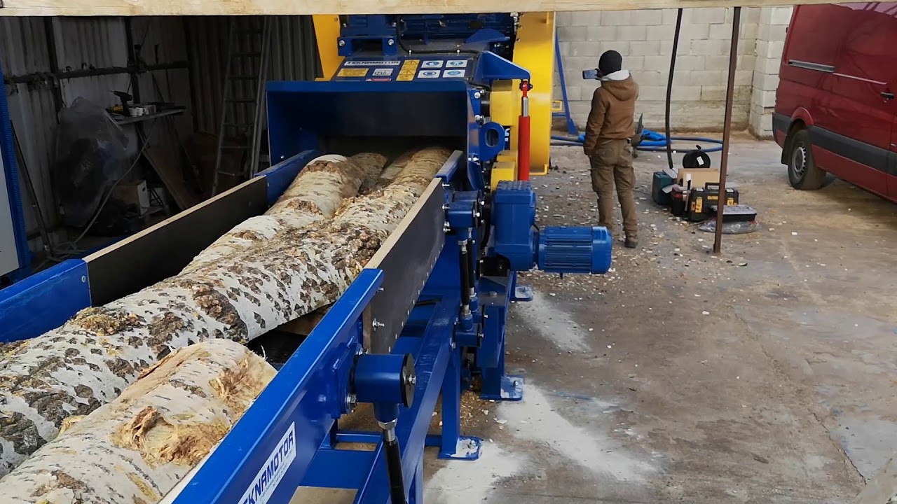 Drum wood chipper Teknamotor Skorpion 650 EB2 132 kW at work