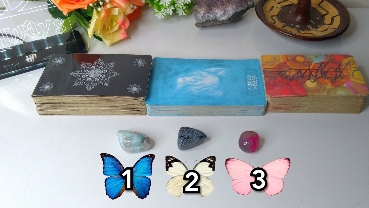 🔮O Tarot Revela: O que Ele (a) PENSA e FALA de VOCÊ !! 💭💖💬😍