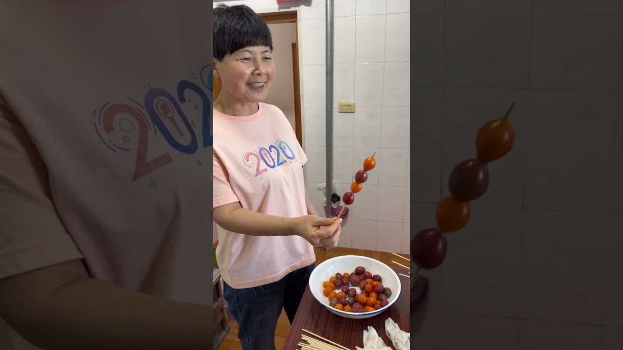 冬天里最美的甜品—冰糖葫芦，甜在舌尖，美在心尖。#自制冰糖葫芦 #舌尖上的东北#冰糖葫芦来一串 #人间烟火气最抚凡人心