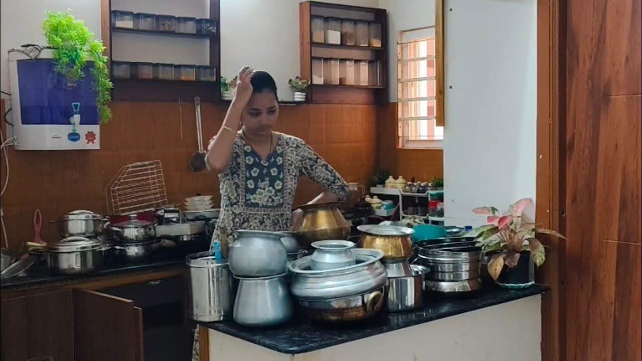 బొద్దింకలు రాకుండా కిచెన్ శుభ్రం చేస్తున్న| అవసరంలేనివన్నీ తీసి పెట్టేసా|monthly kitchen cleaning 