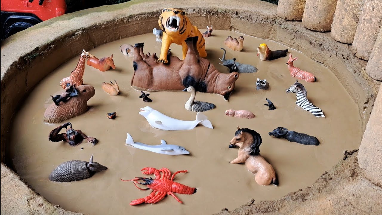 Animais de Plástico Presos na Lama Zebra Cachorro Cavalo Elefante Girafa Camelo Porco Orangotango