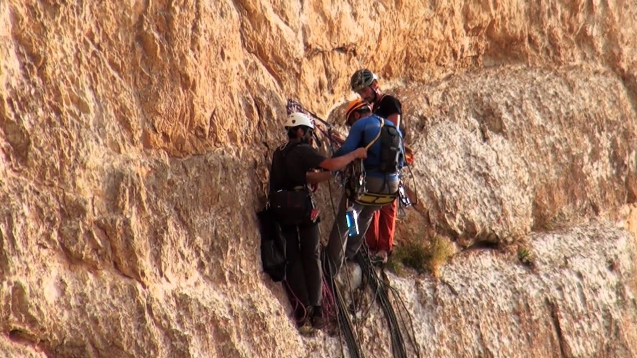RED , MOON AND STAR / ZORBEY AKTUYUN