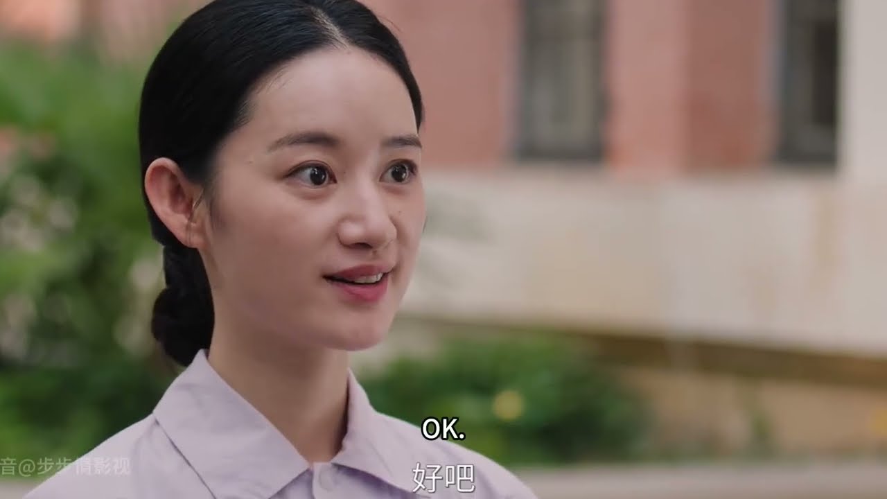 纯真年代的爱情：方穆静加入吴教授的项目组与瞿桦分居两地，却意外和当初弃她而去的前男友重逢，男人为了提亲特意买木头回来做家具，不料妹夫的主动帮忙却让父母拌起了小嘴儿