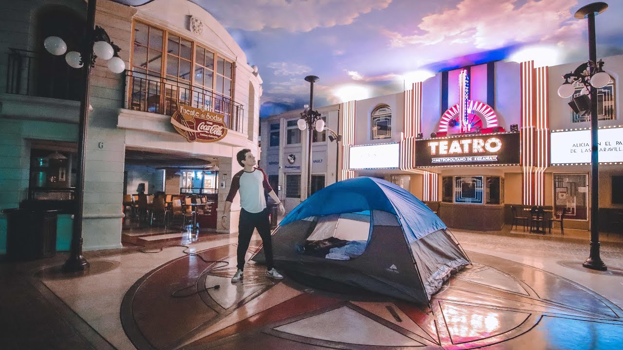 ⛺️ ACAMPANDO SOLO en una CIUDAD para niños! KIDZANIA