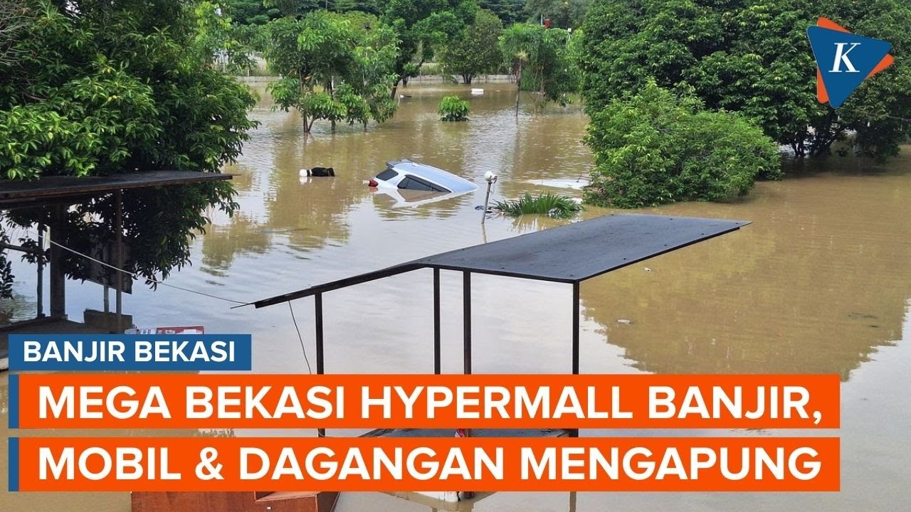 Mega Bekasi Hypermall Banjir, Mobil Mengapung dan Dagangan Hanyut