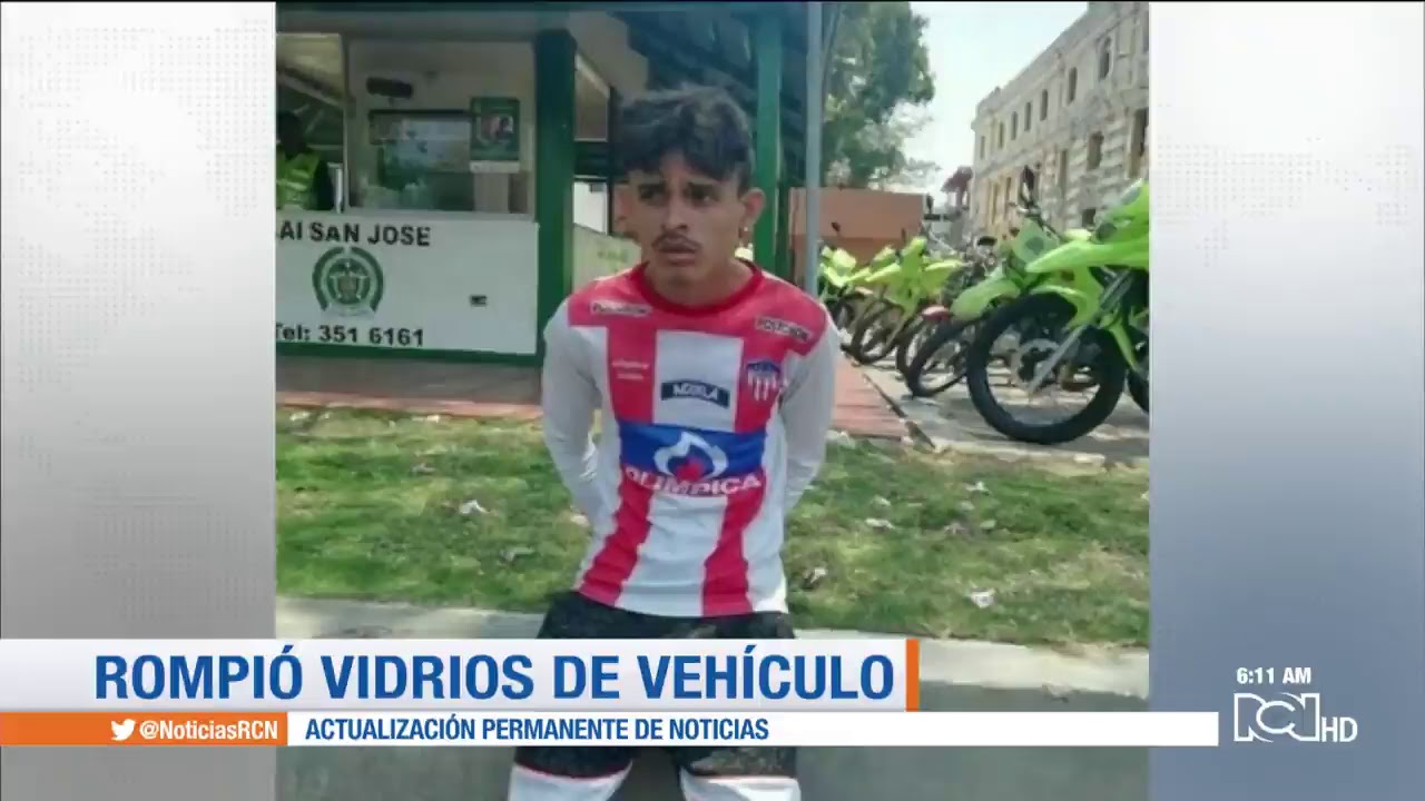 Un joven se llenó de ira y empezó a romper los vidrios de un carro.