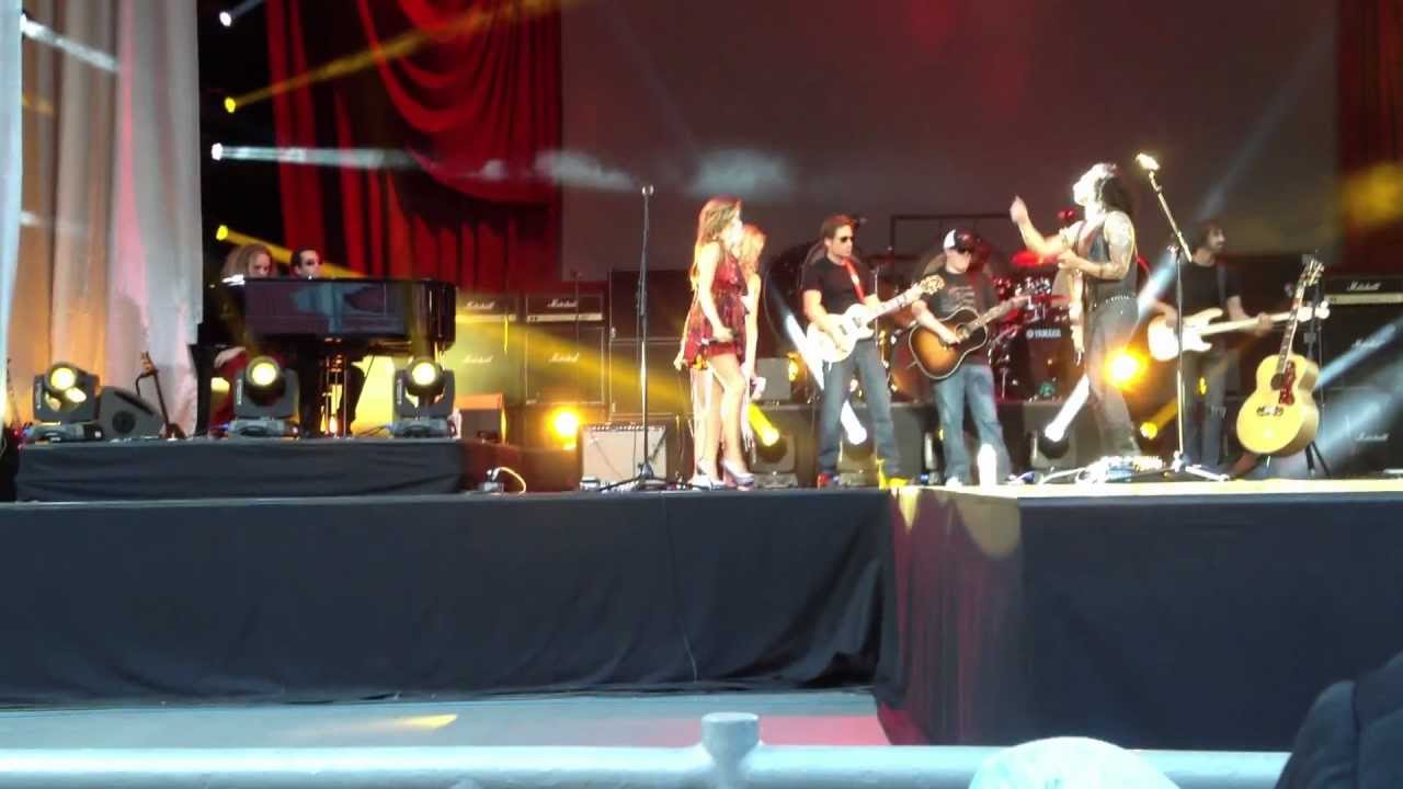 Keaton Simons, David Duchovny, Maggie Grace Performing 