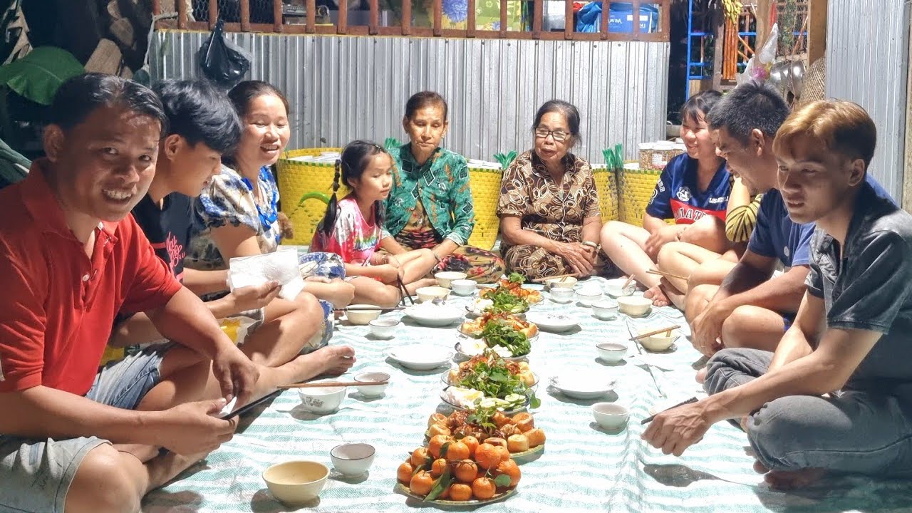 Gia Đình Họp Mặt Để Chuẩn Bị Món Quà Tết Khổng Lồ | ATTD&Family T969