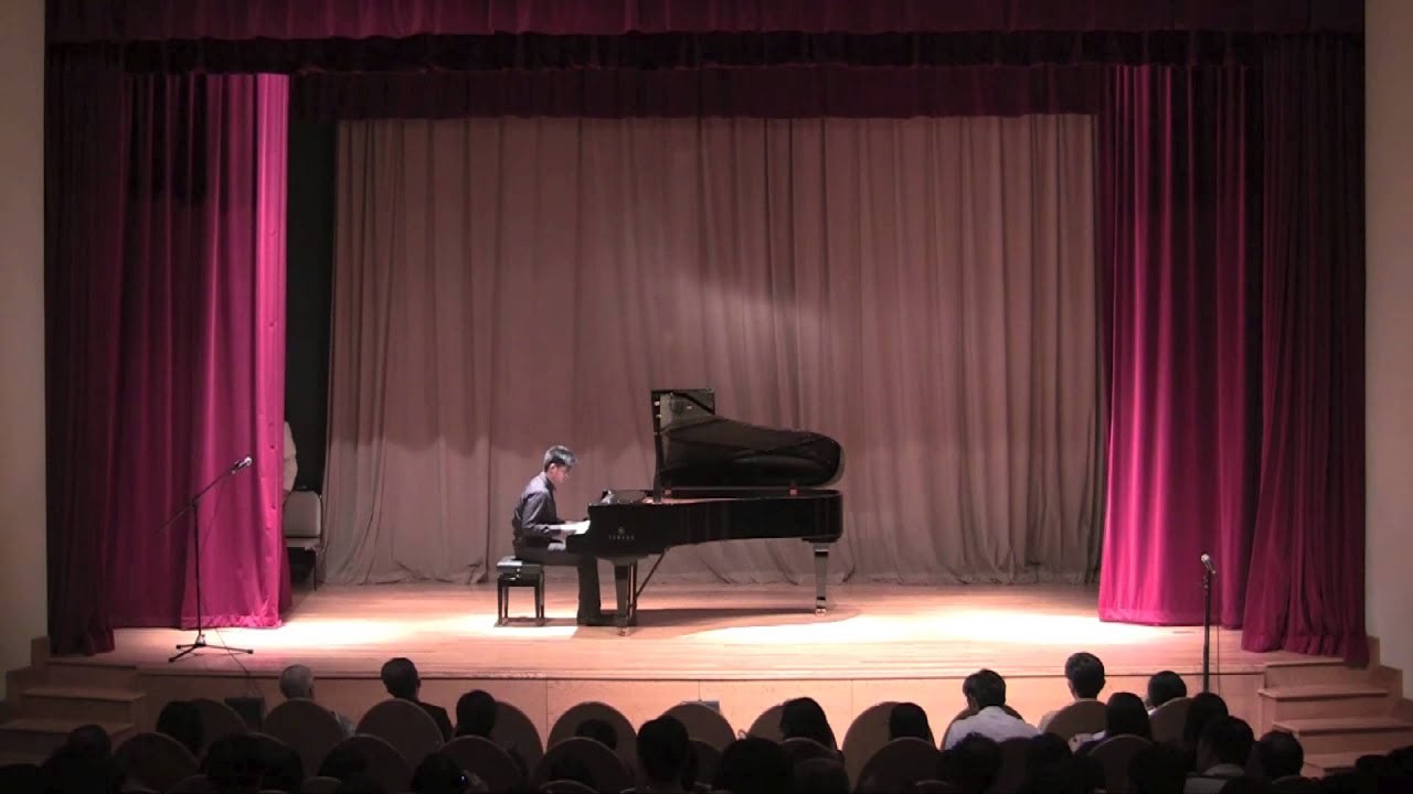 Sebastian Tan performing Bach Prelude in G minor