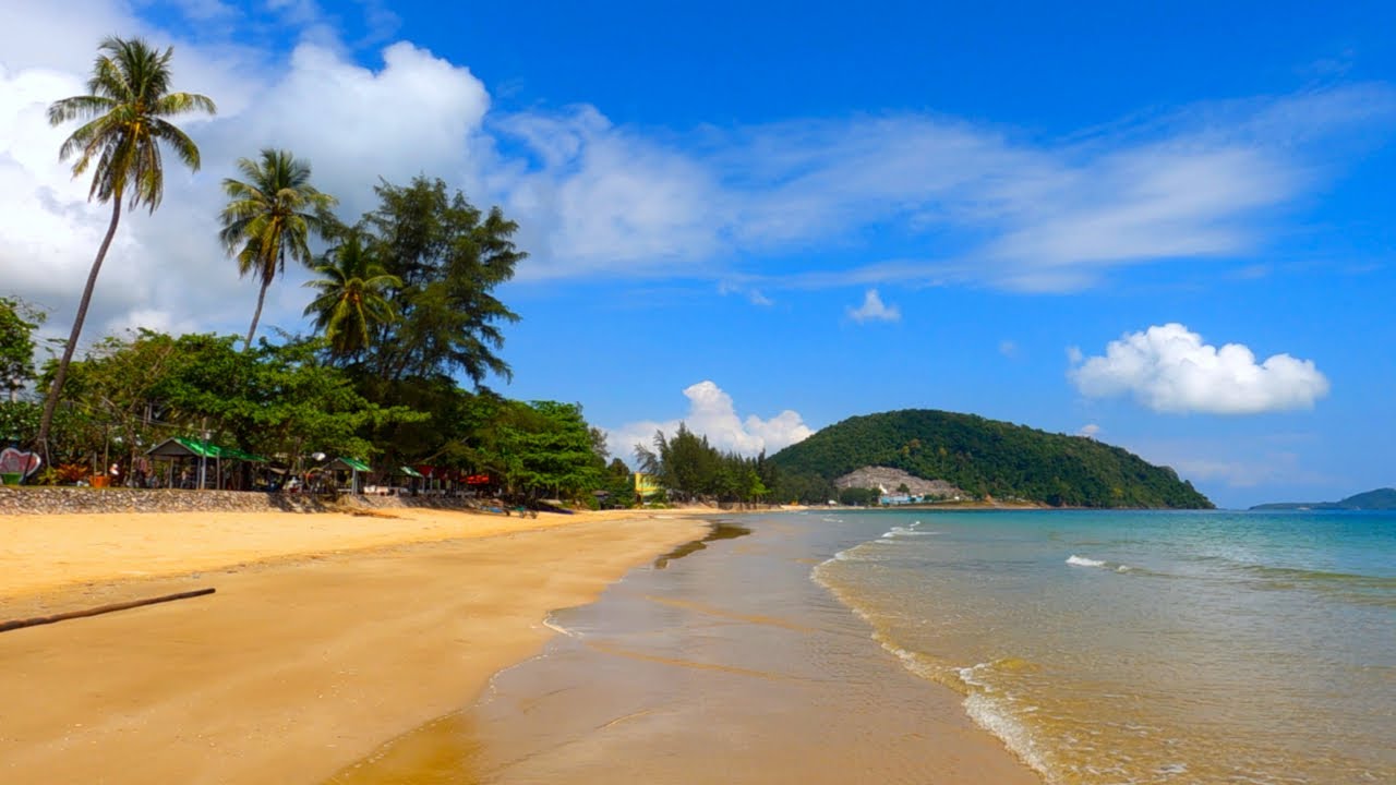 หาดทรายรี ชุมพร - น้องใหม่รีสอร์ท หาดทรายกว้าง ทะเลสวย ที่พักติดทะเล มีร้านอาหาร ใกล้ศาลกรมหลวงชุมพร