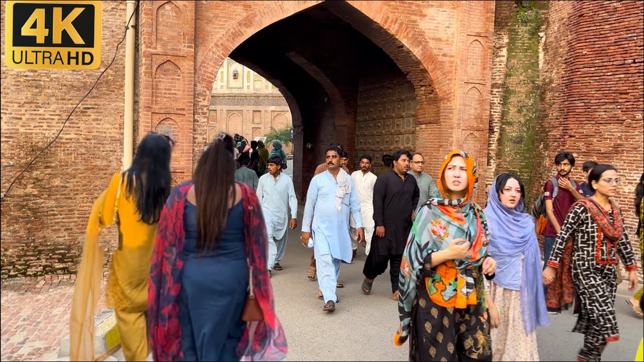 Lahore’s Walking Tour of Royal Fort to Kachehry Road | Pakistan’s Lahore Street Walk in 4K HDR