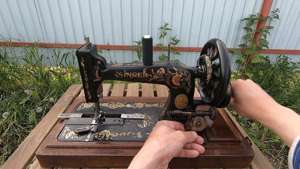 1904 Singer sewing machine. Overview and bobbin winder fix.