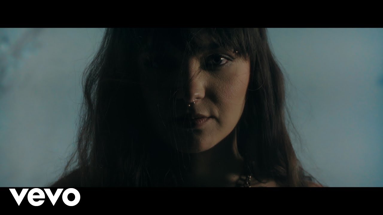Mayra, Hotelo - invencível