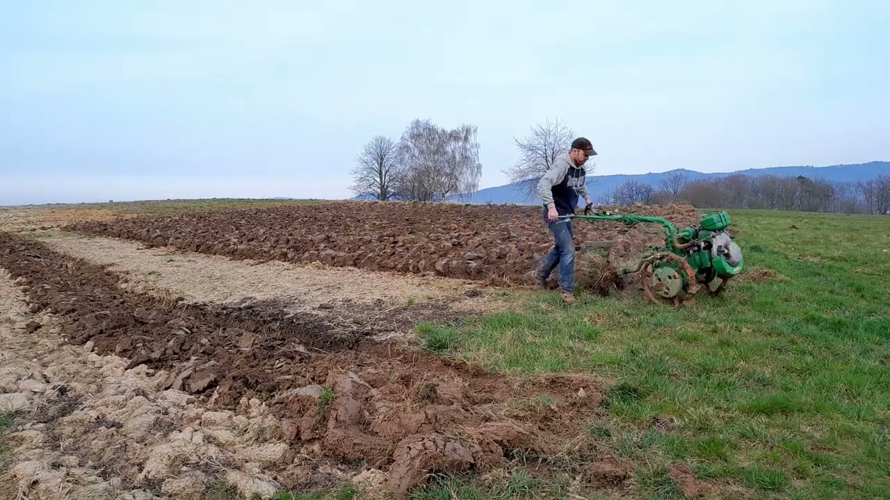 Pflügen mit Einachser Holder E6 und Eisenrädern