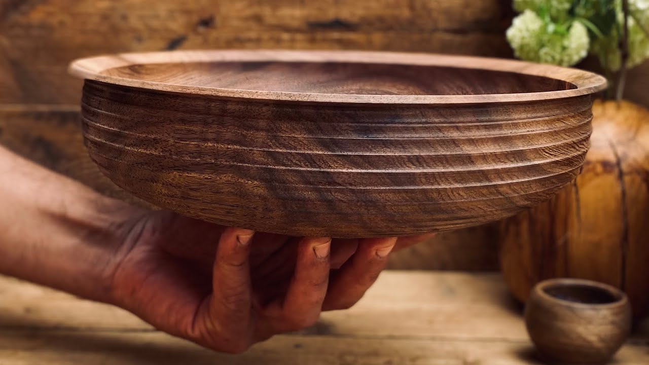 Woodturning:Crafting a Wooden Bowl with Lathe Mastery!