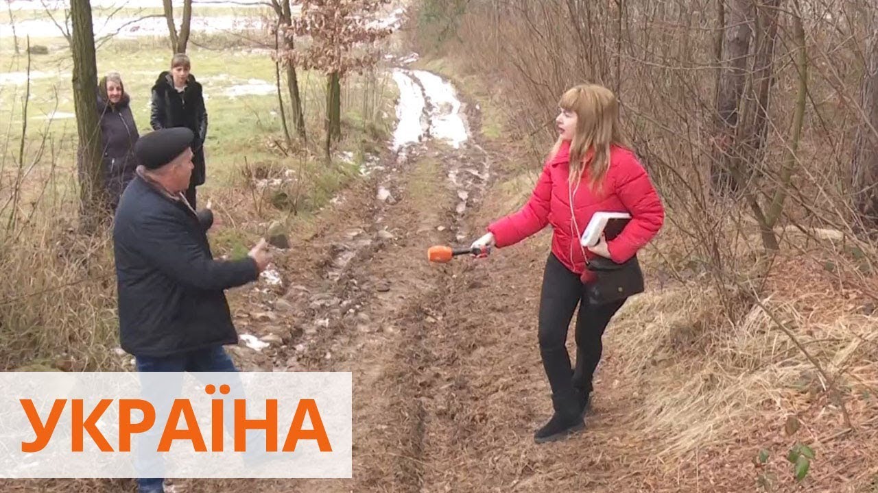 Вместо дороги - болото и ямы: как люди на Закарпатье живут в селах