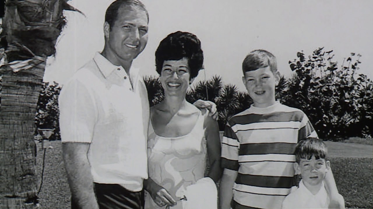 Family and friends say goodbye to Bart Starr