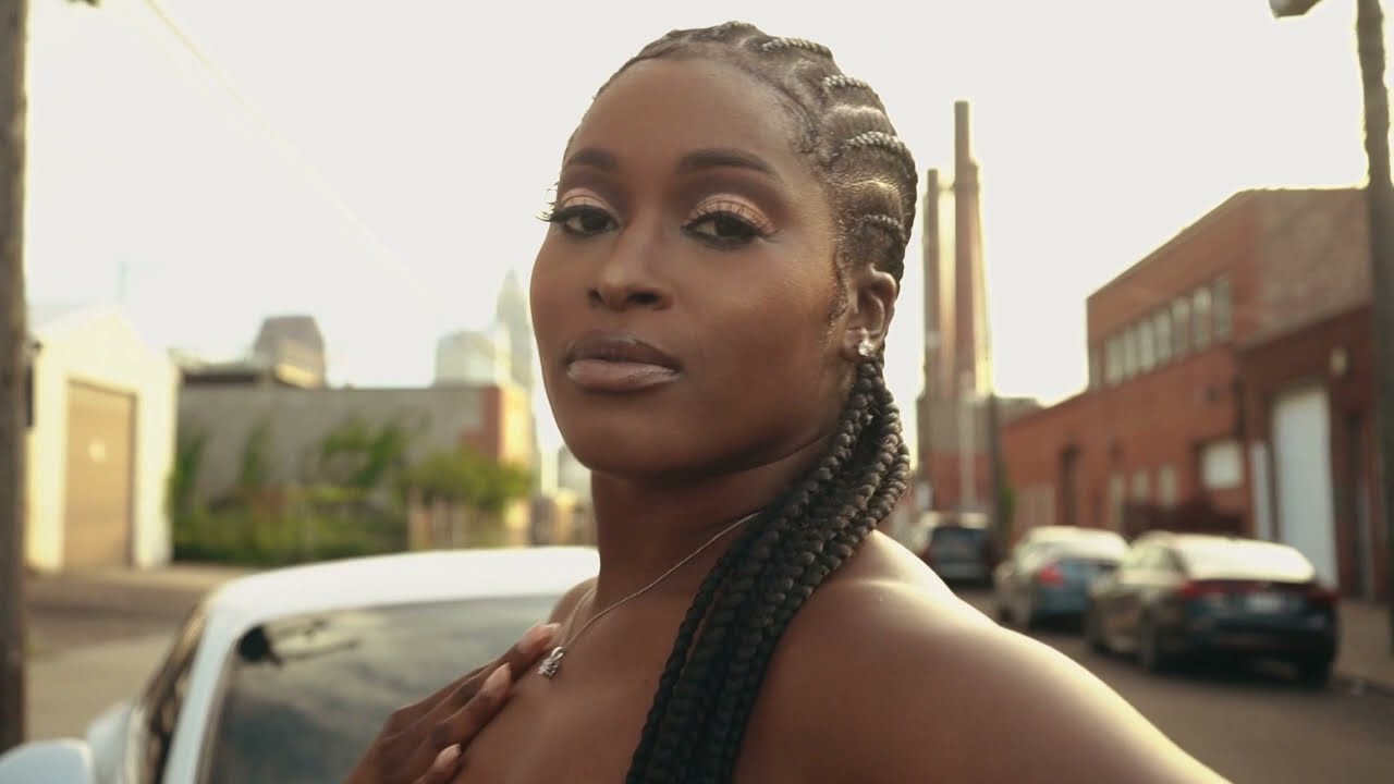 GQueTv - Fumble Tha Bag ft. LadyBugg (Official Video)