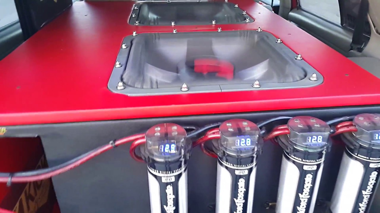 2 18s Crazy Bass Flexin KICKER Solo X Damn Subs SPL/ Pwared By 2 ZX2500.1