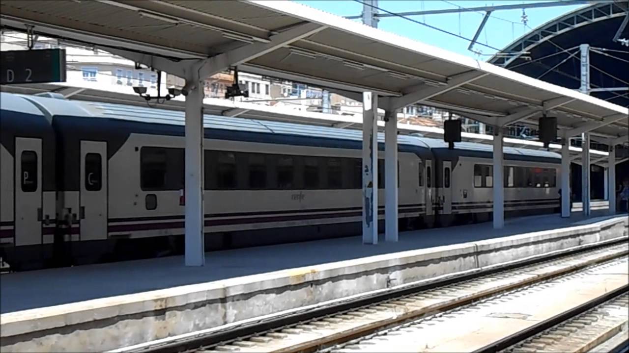 Circulaciones por Valencia Nord.Maniobras de Talgo